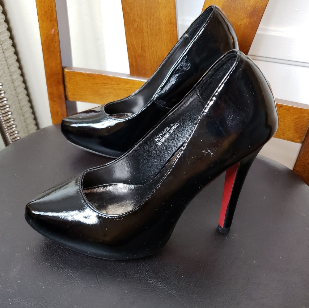 Heels - Picture 2 of 4